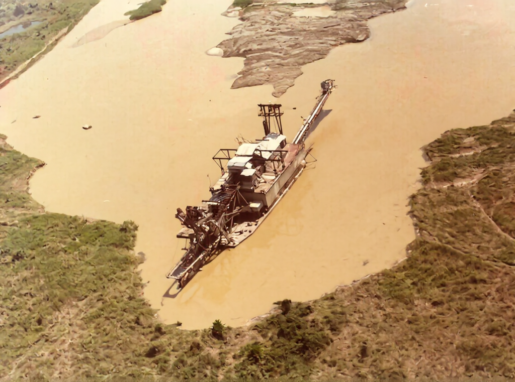 Primeras dragas construidas en Antioquia por La PATO