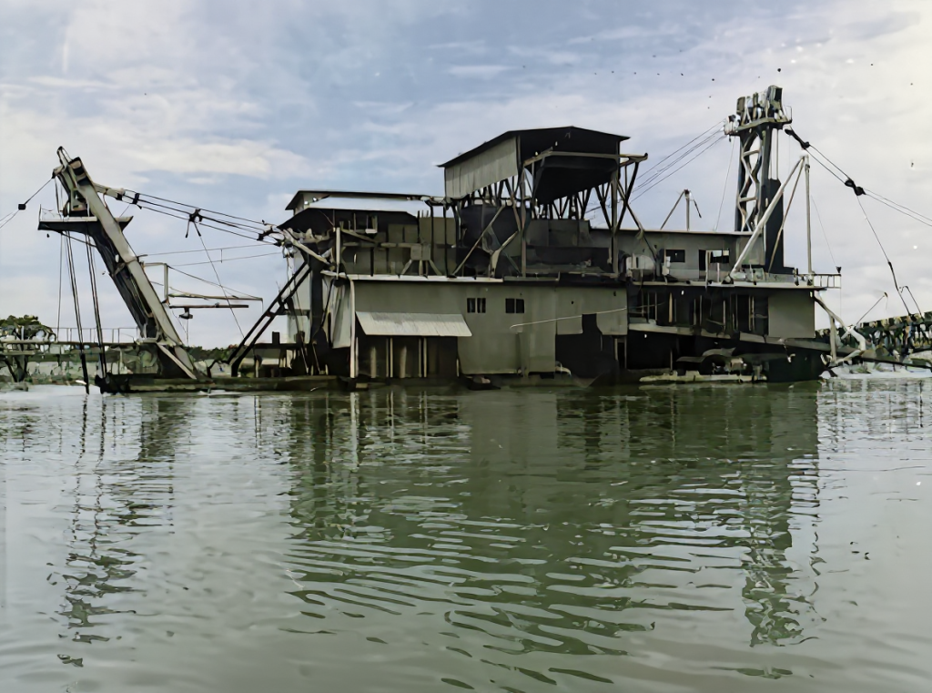 Primeras dragas construidas en Antioquia por La PATO