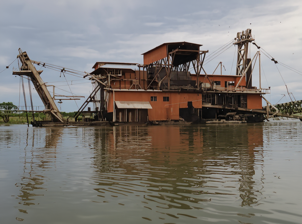 Primeras dragas construidas en Antioquia por La PATO